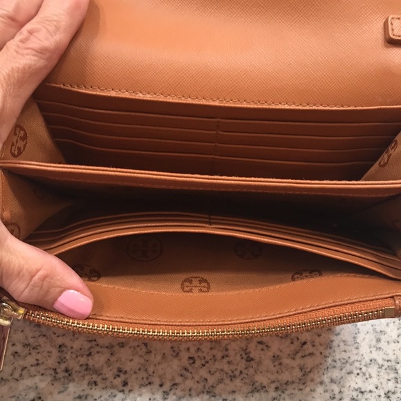 Tory Burch Chain Crossbody - Picture 7 of 16